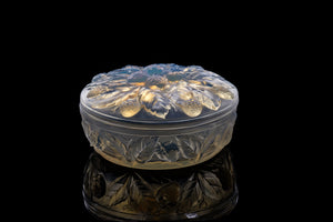 C1920-30 Ettling Opalescent Glass Covered Trinket Box.
