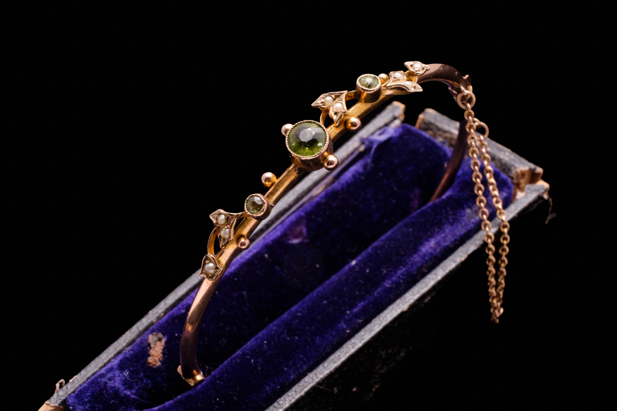 Edwardian Gold, Peridot and Seed Pearl Bracelet.