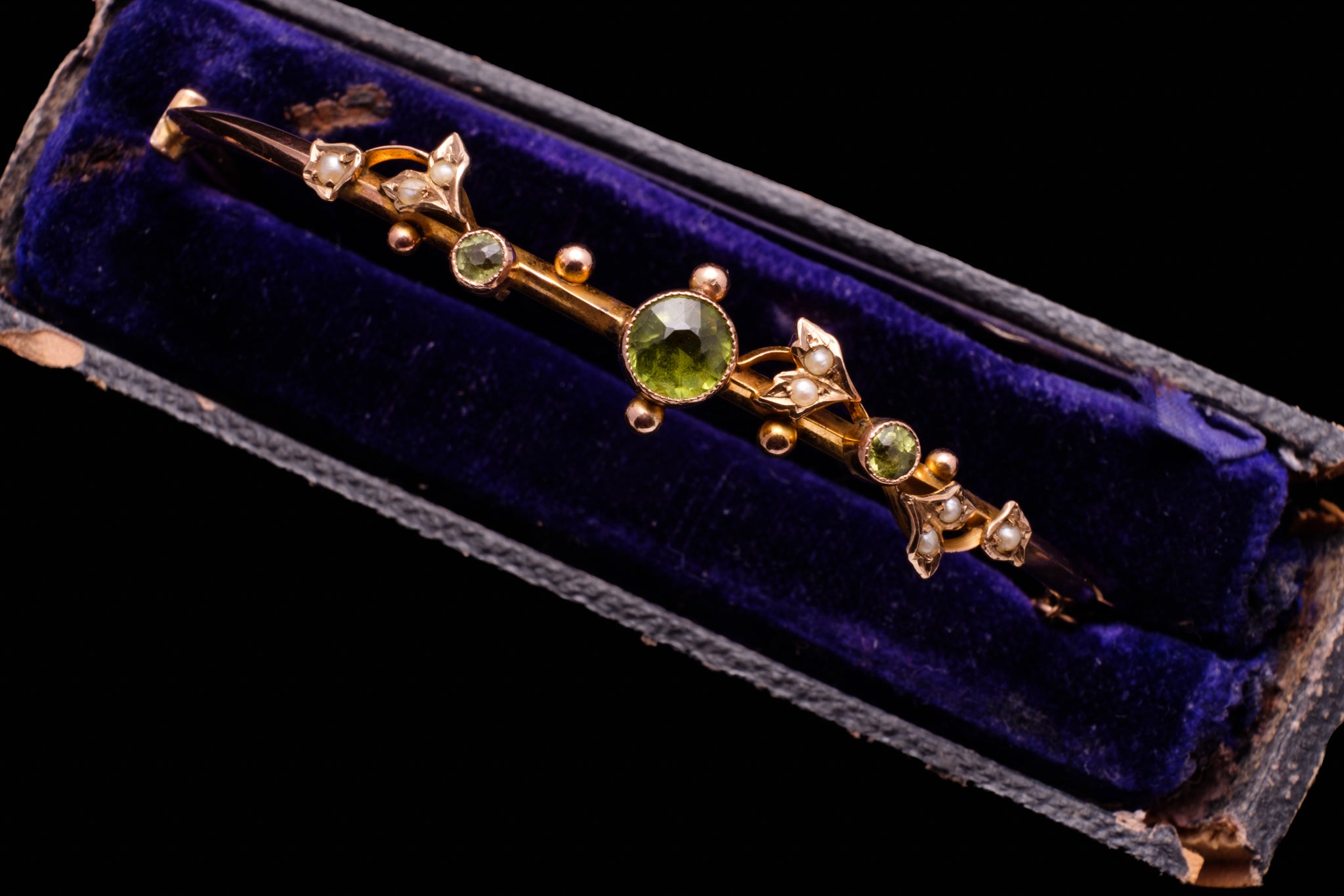 Edwardian Gold, Peridot and Seed Pearl Bracelet.