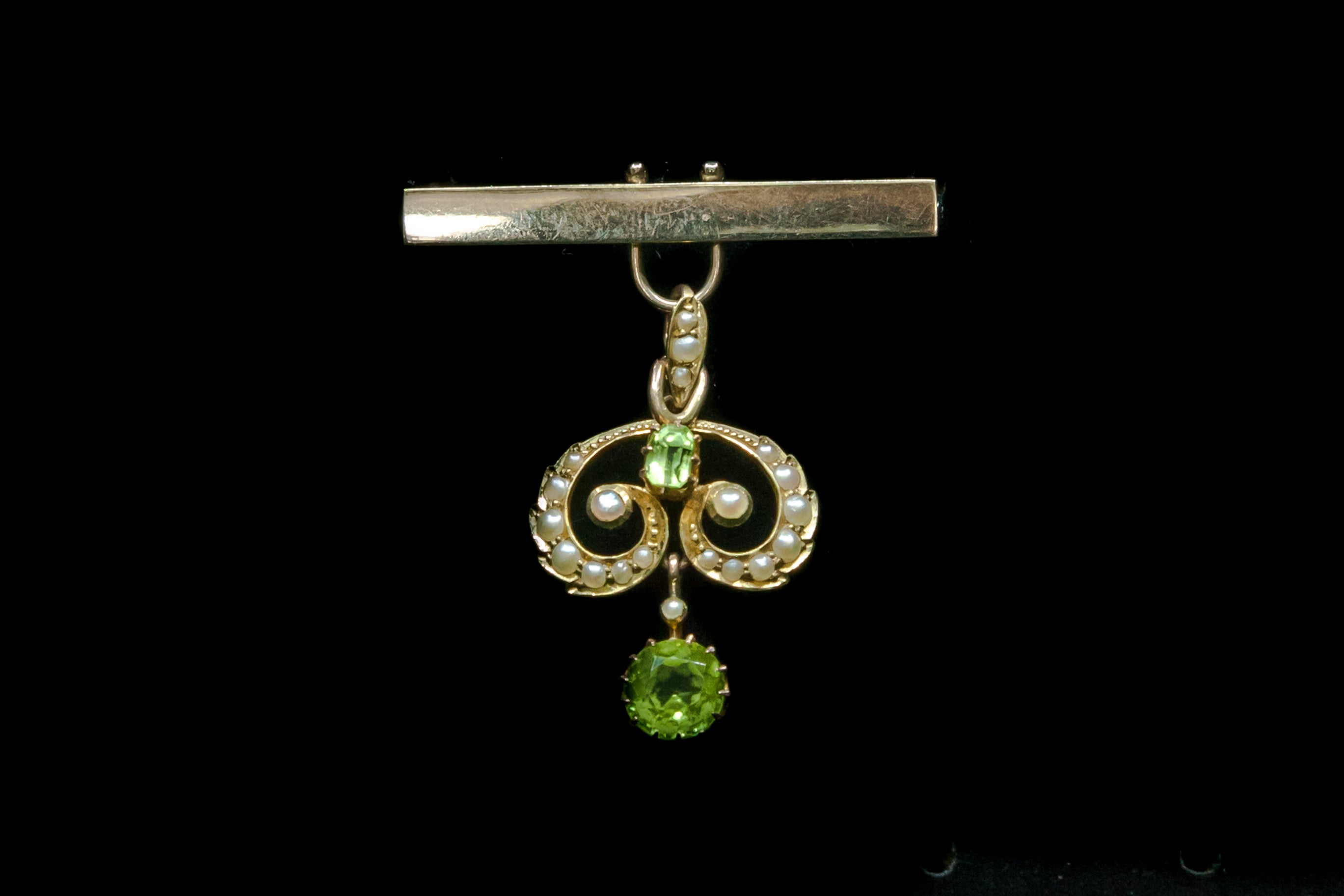 Edwardian 9ct Gold, Seed Pearl and Tourmaline Brooch.