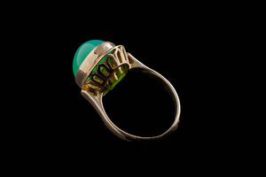 Vintage 18ct Gold and Chryrsophase Ring.