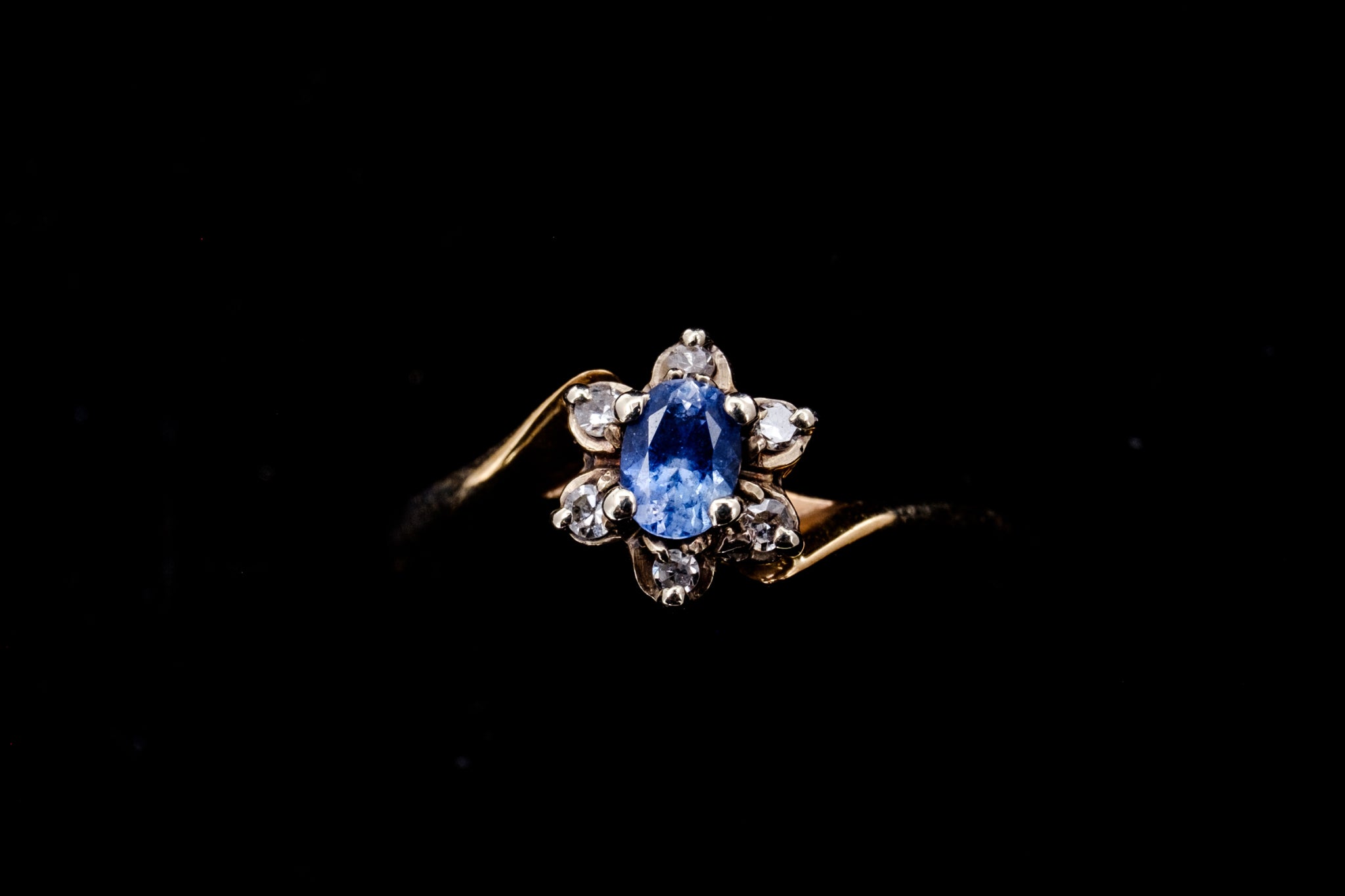 Vintage 9ct Gold Celonese Sapphire and Diamond Ring.