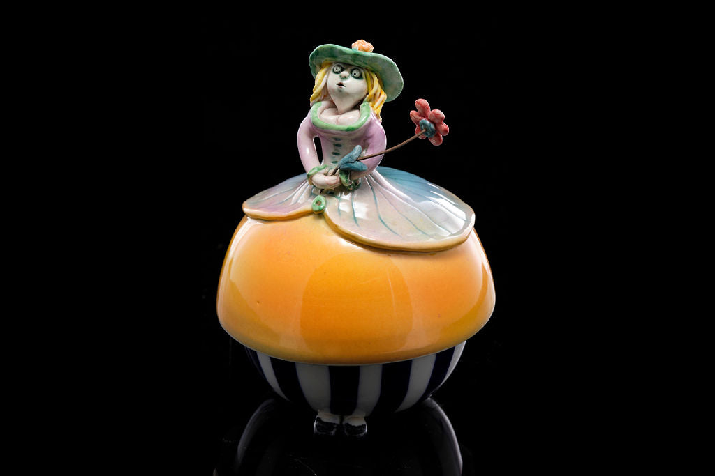 Marilyn Mewburn Pottery Figural Sugar Bowl/ Trinket Bowl.