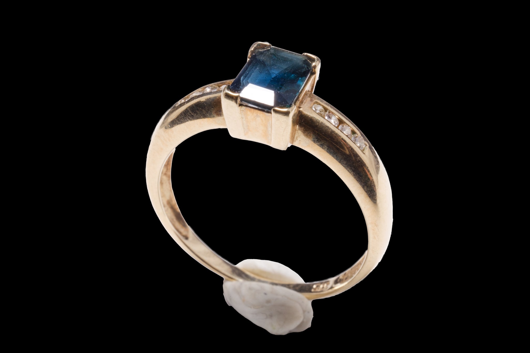 Vintage 9ct Gold and Sapphire Ring.